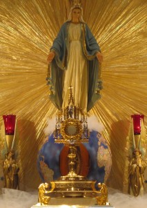 M_Blessed Mother Eucharistic Jesus
