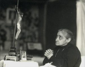 L_Luisa with Crucifix and St Therese pic