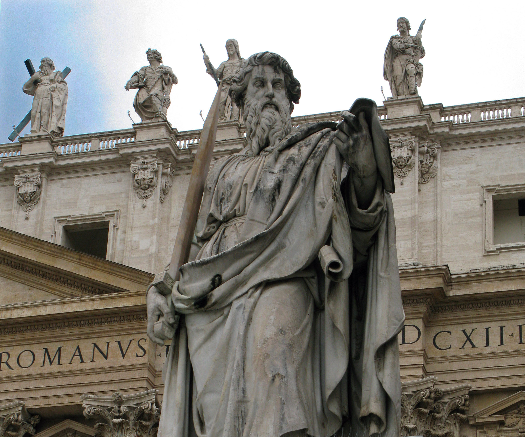 Ключики святого петра. Статуя апостола Петра в Ватикане. Статуя апостола Петра в Риме.